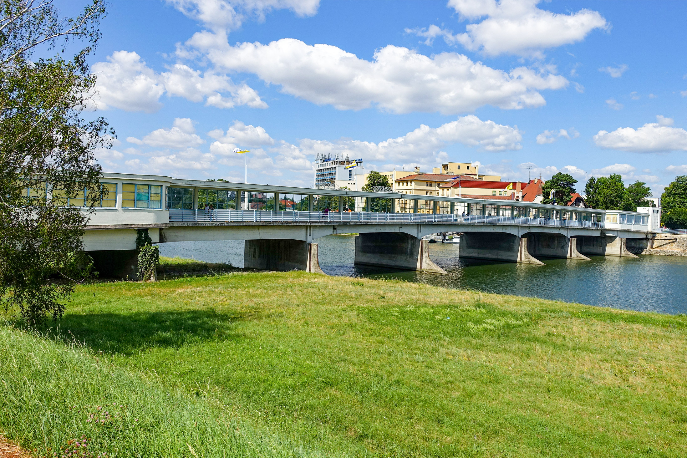 Výstavba mostov Kolonádový most, Piestany - Vej- og brobyggeri