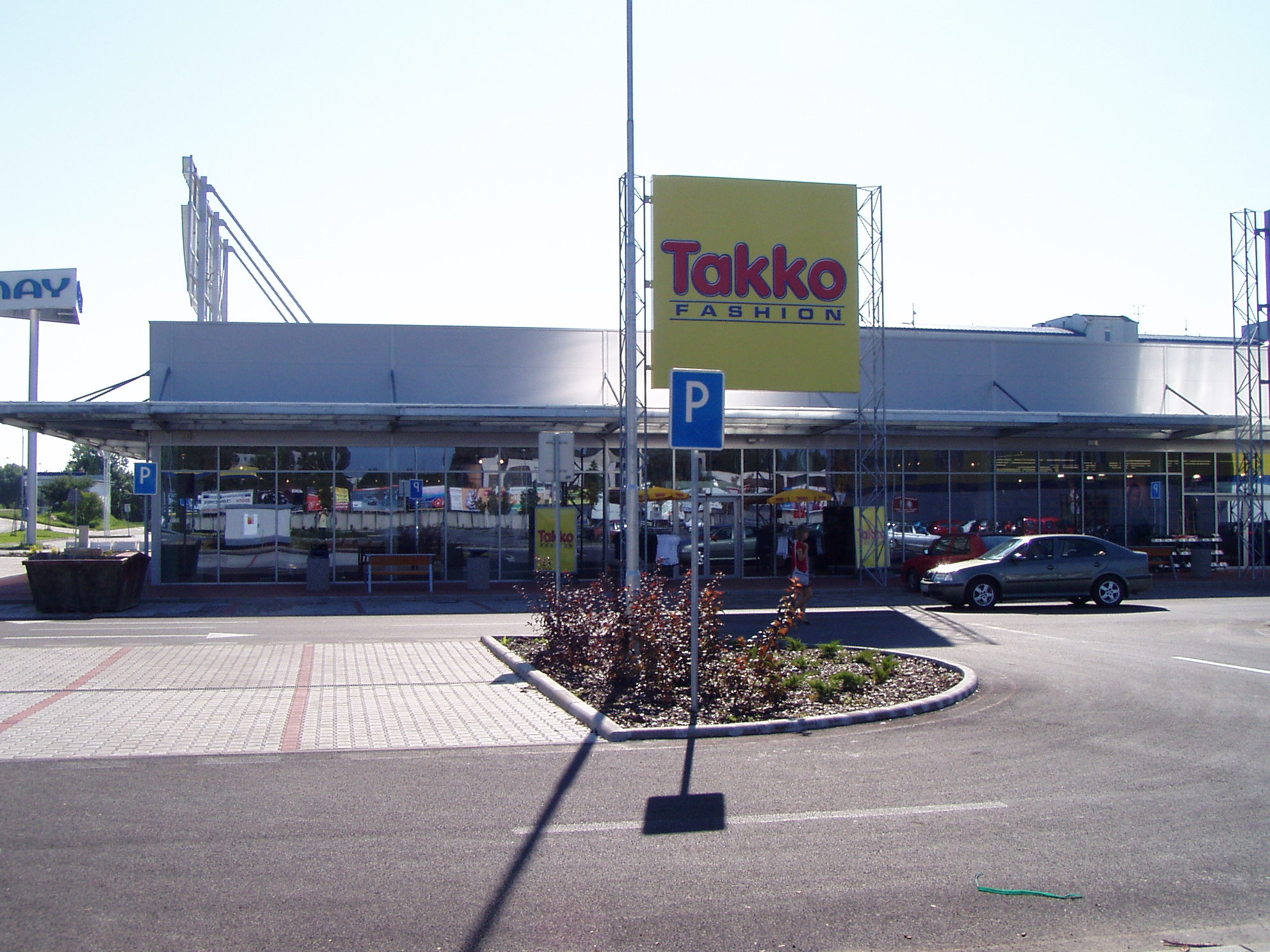 Nákupné stredisko Family Center Komárno / obchodné centrá - Byggearbejde