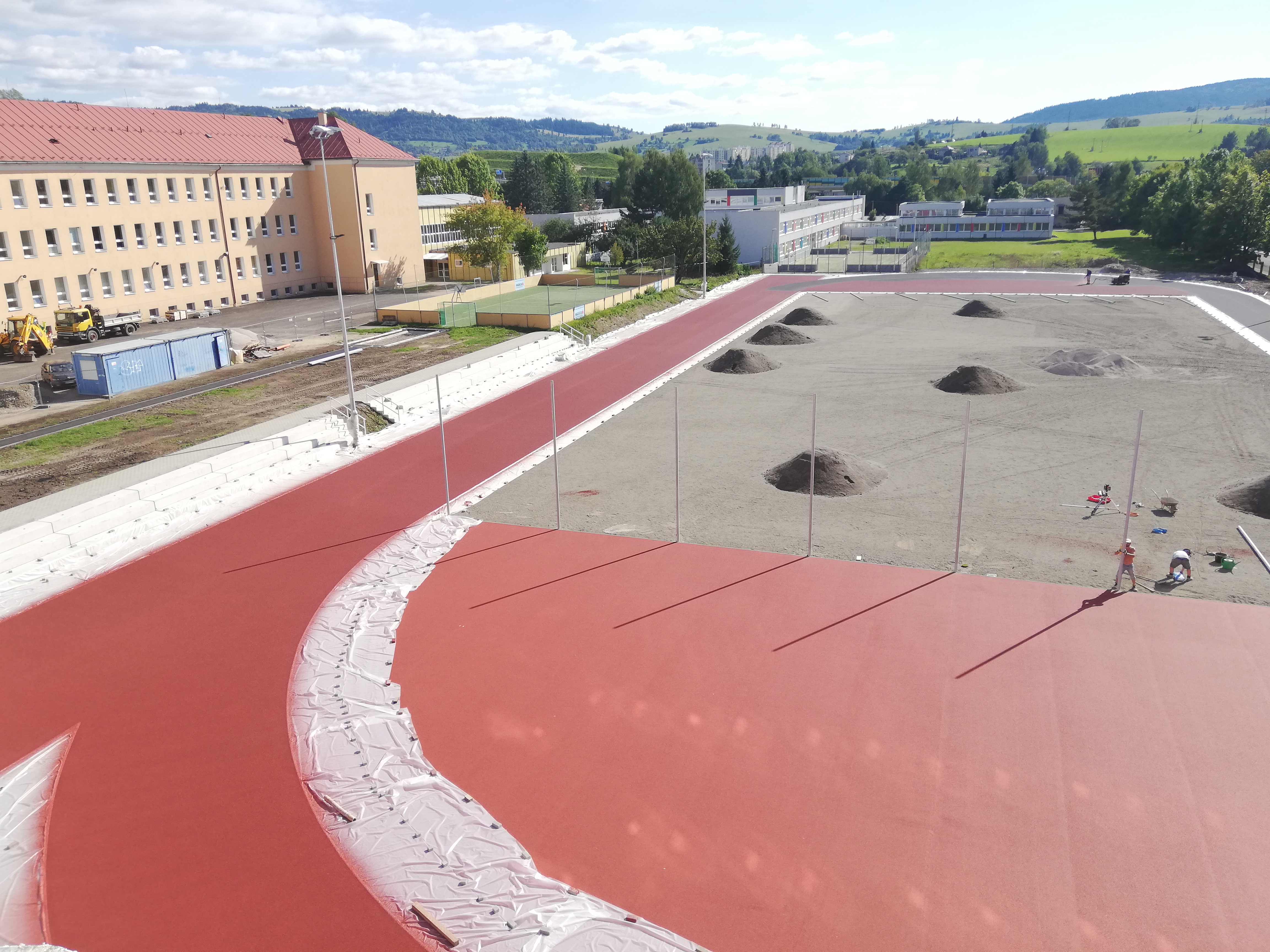 Športový areál s atletickou dráhou ul. Pionierska - Byggearbejde