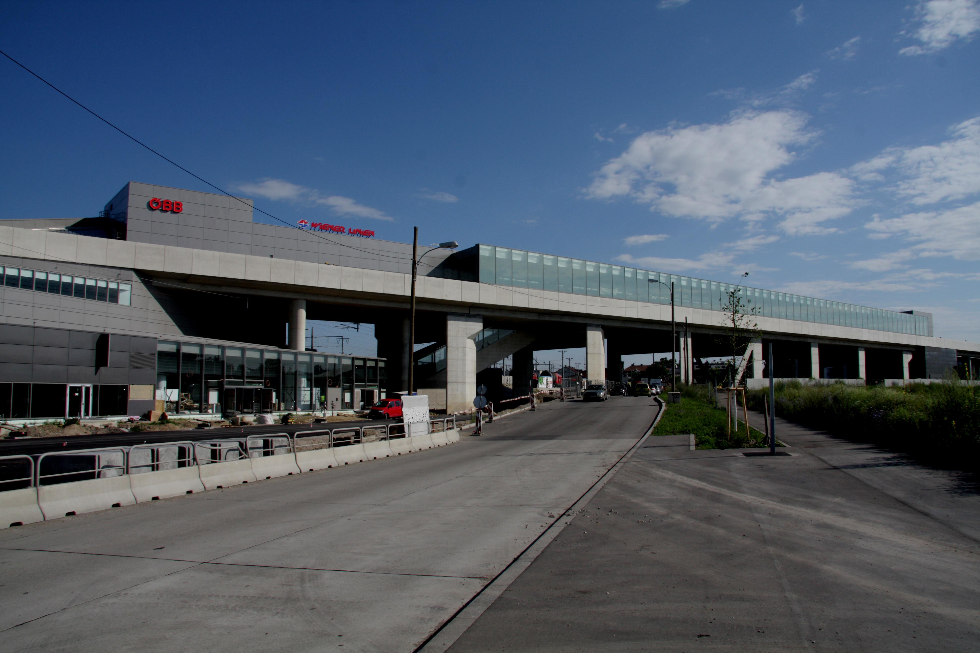 Wiener U-Bahnlinie 2, Baulos 8 - Stadlau - Vej- og brobyggeri