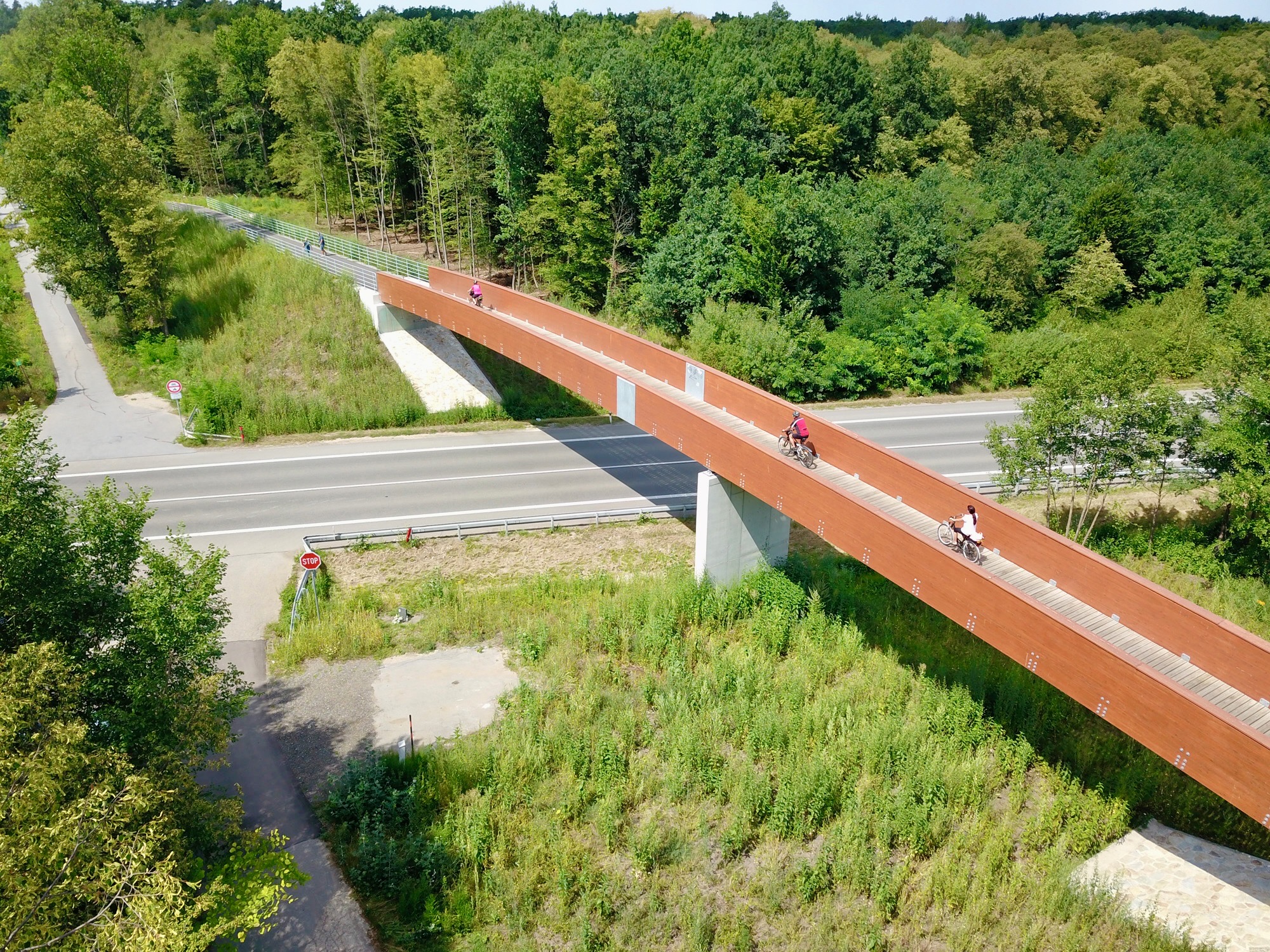 Hodonín – přemostění silnice I/55 – stavba lávky pro cyklisty a chodce - Vej- og brobyggeri