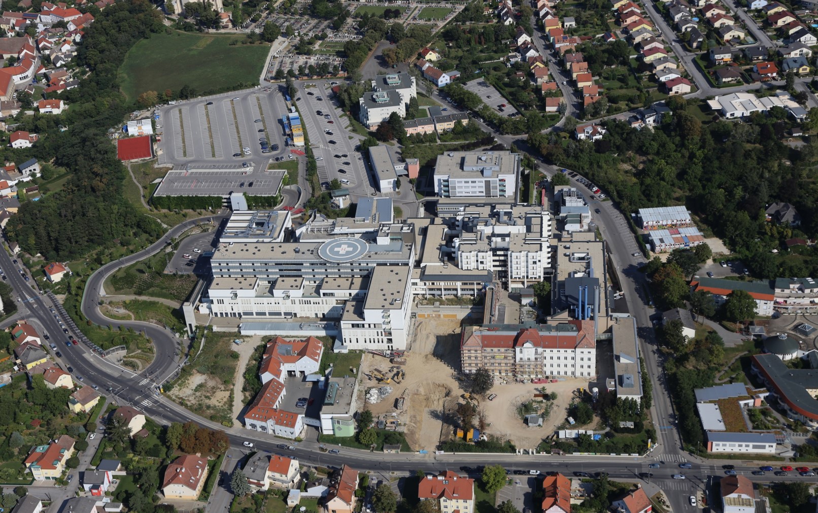 Klinikgebäude, Mistelbach - Byggearbejde