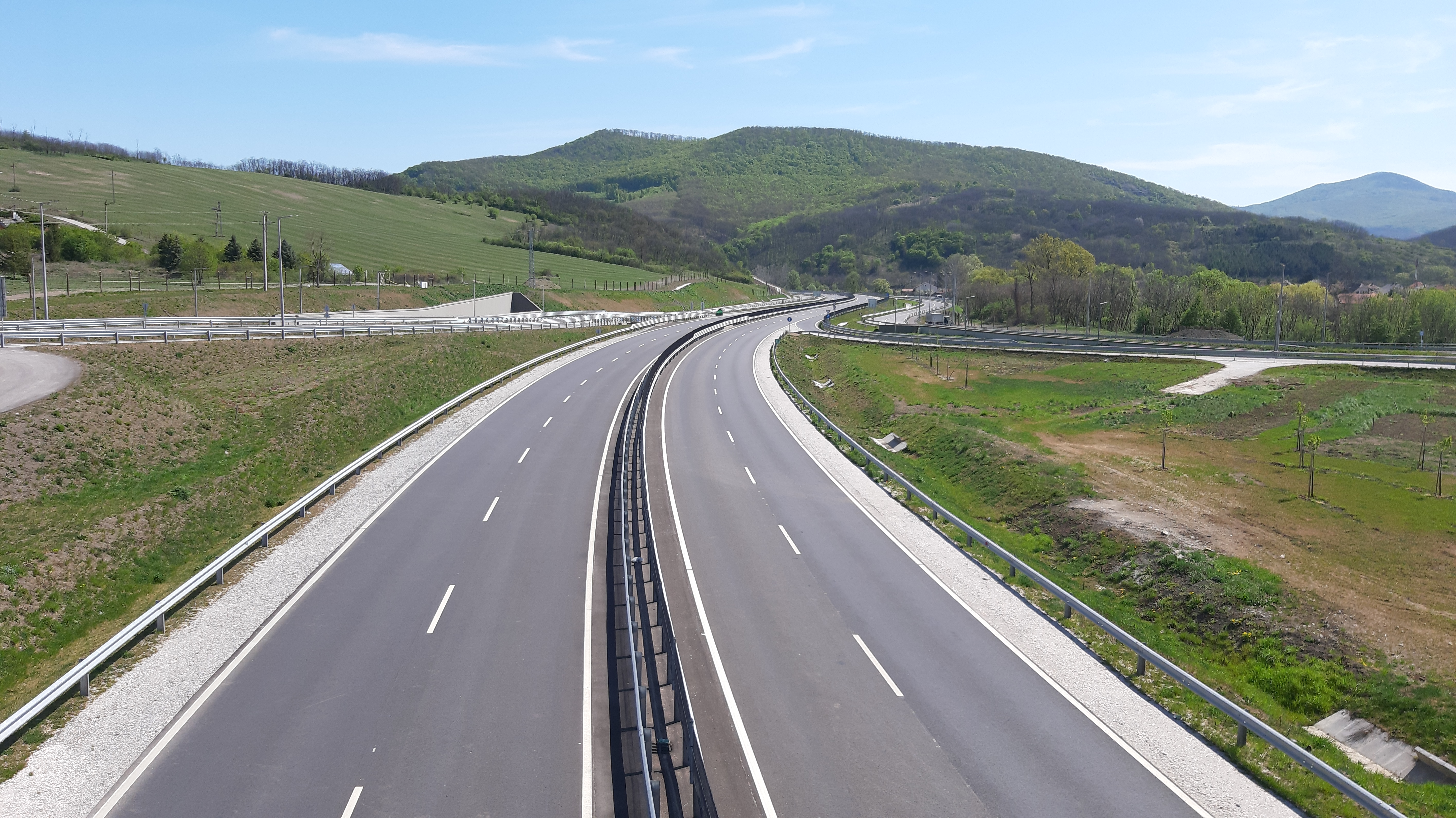 „21. sz. főút négynyomúsítása a 35+000-39+700 km szelvények között (Nógrád IV. szakasz) és a 41+500-48+100 km szelvények között (Nógrád V. szakasz) ” - Vej- og brobyggeri