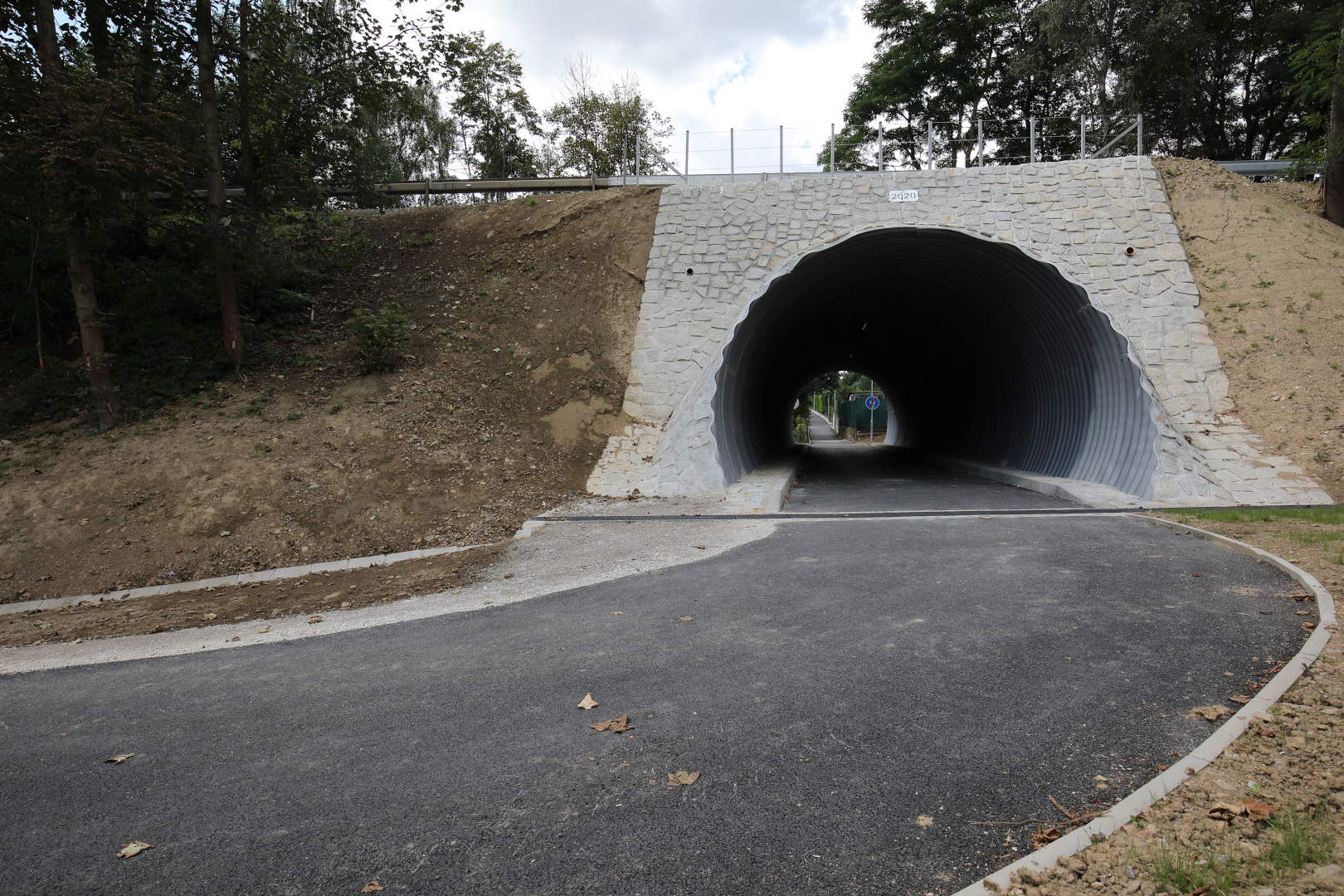 Velešín – výstavba stezky a podchodu pod silnicí I/3 - Vej- og brobyggeri