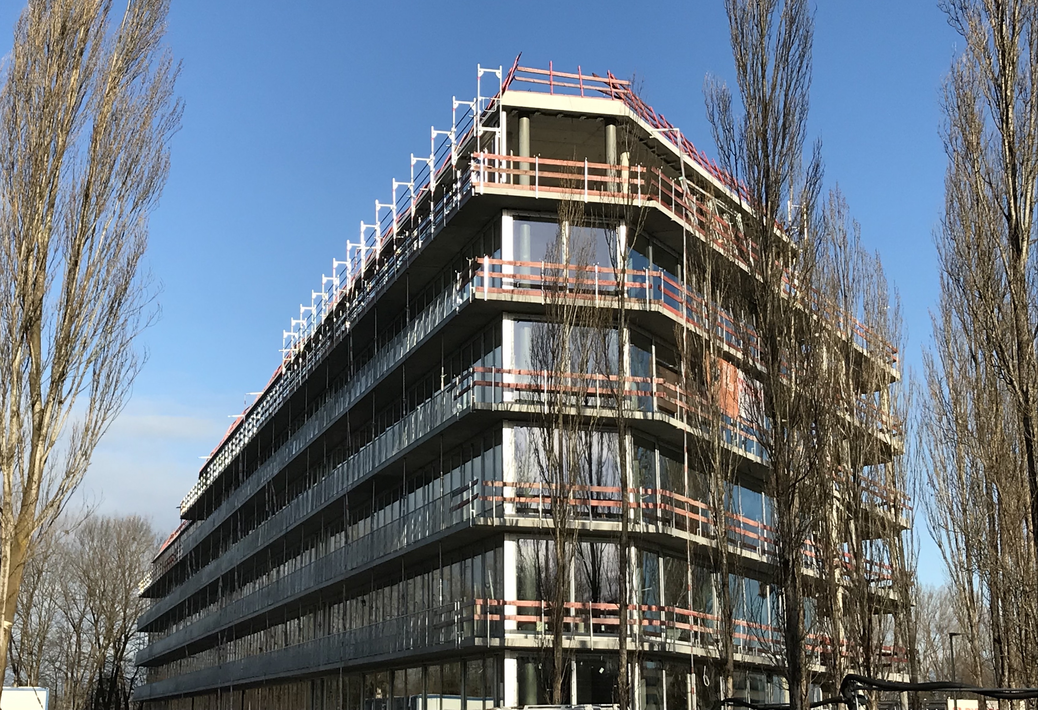 Hammerschmidt - Bürogebäude mit Dachterrasse und offenem Parkdeck - Byggearbejde
