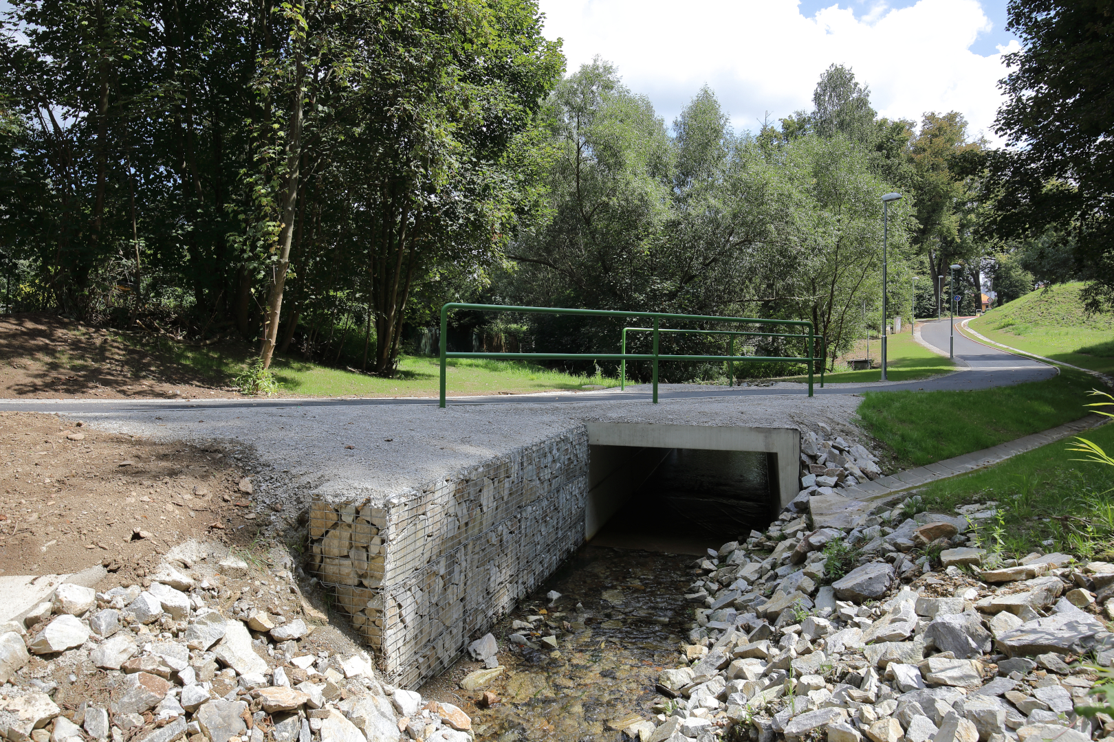 Velešín – výstavba stezky a podchodu pod silnicí I/3 - Vej- og brobyggeri