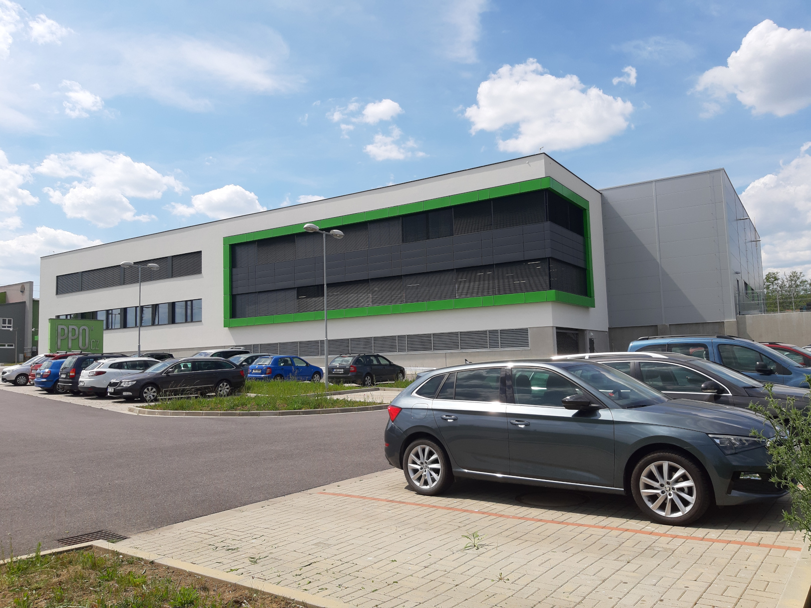 Znojmo – výrobní hala a vývojové centrum  PPO Group CZ - Byggearbejde