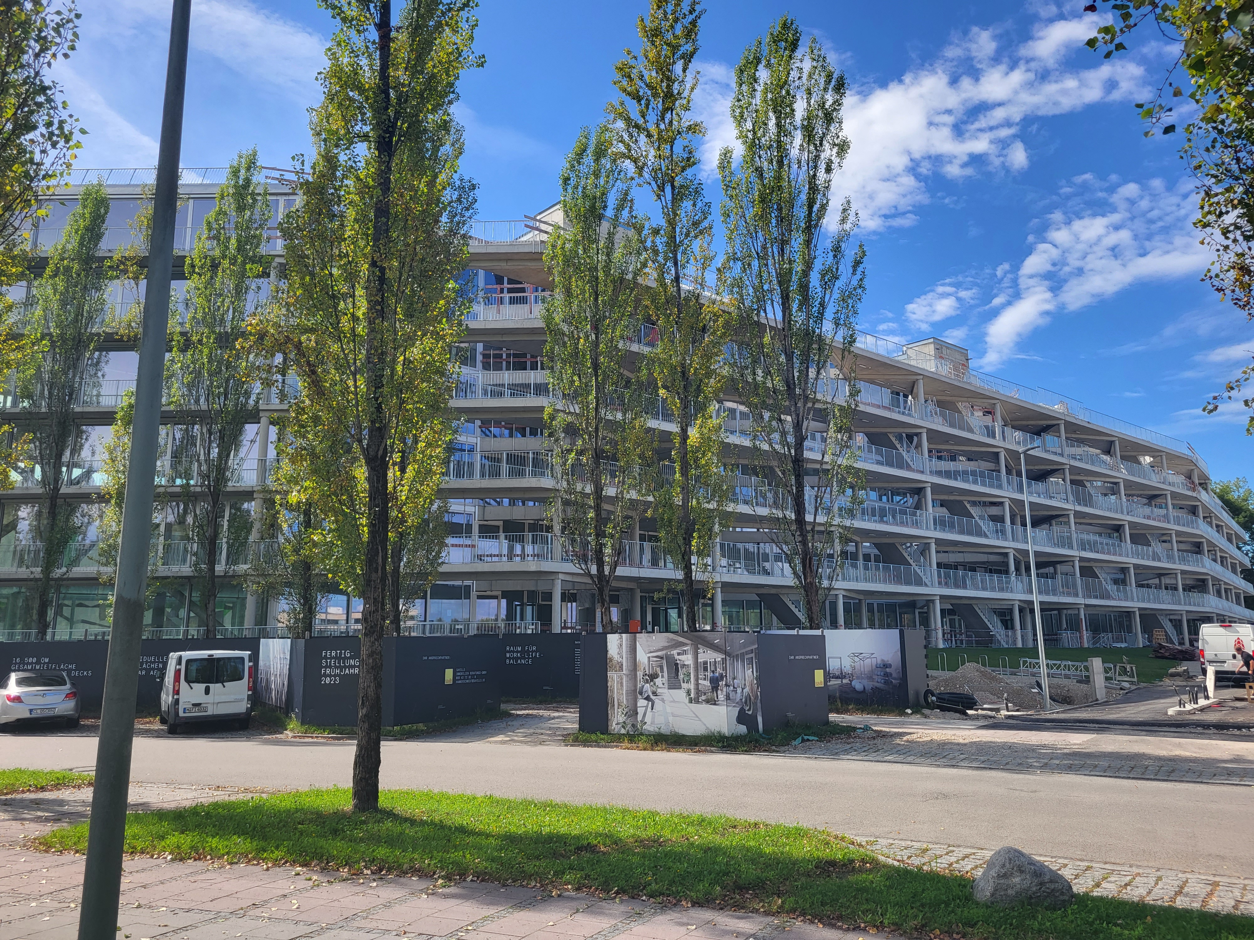 Hammerschmidt - Bürogebäude mit Dachterrasse und offenem Parkdeck - Byggearbejde