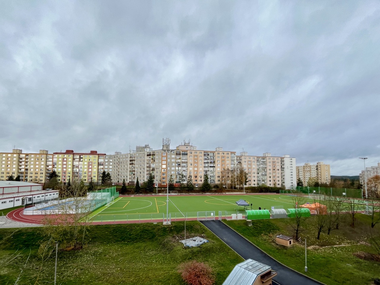 Rekonstrukce sportovního areálu ZŠ, ul. Kralovická, Plzeň - Special kompetencer