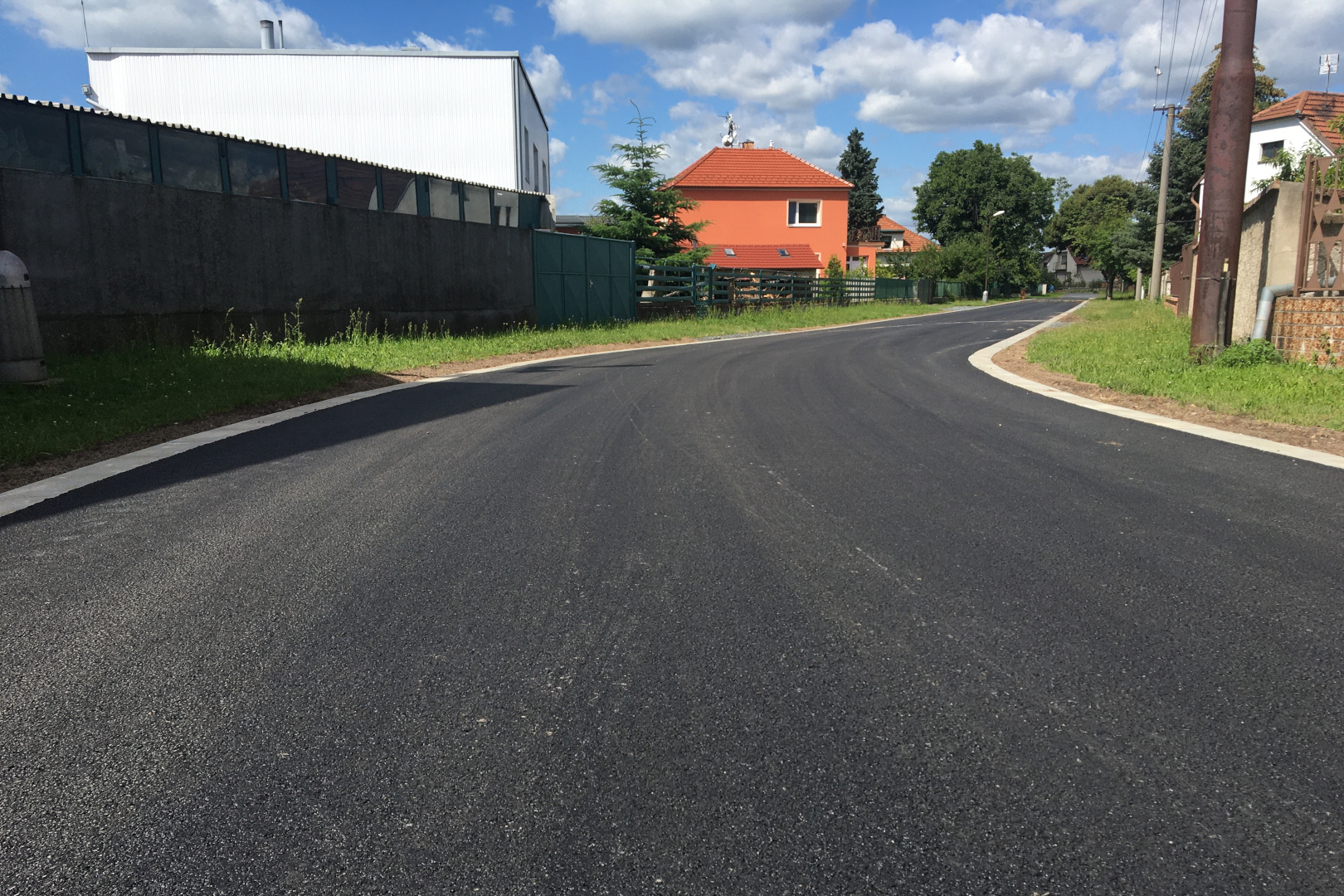Tři Dvory – rekonstrukce ul. Spojovací          - Vej- og brobyggeri
