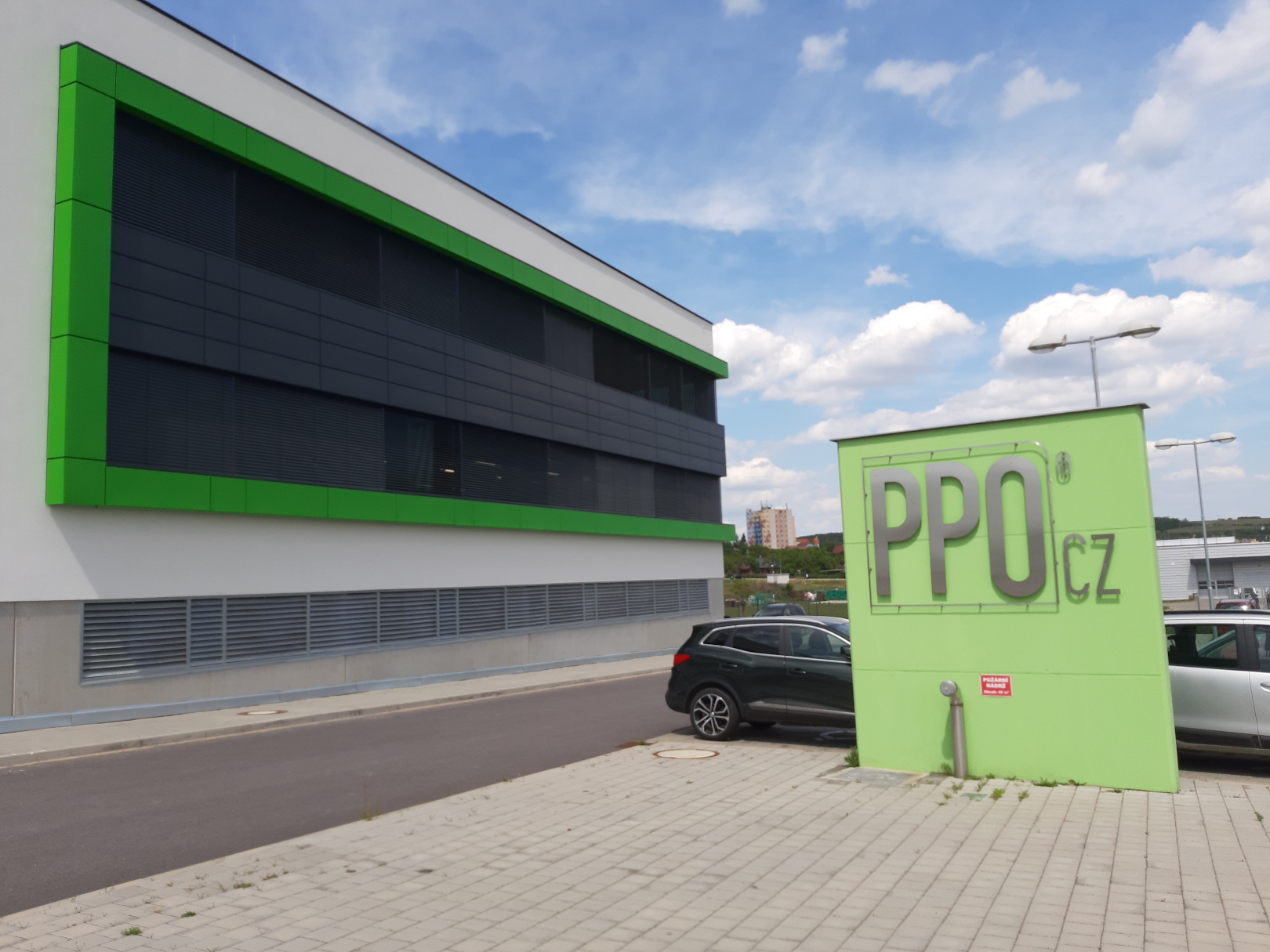 Znojmo – výrobní hala a vývojové centrum  PPO Group CZ - Byggearbejde