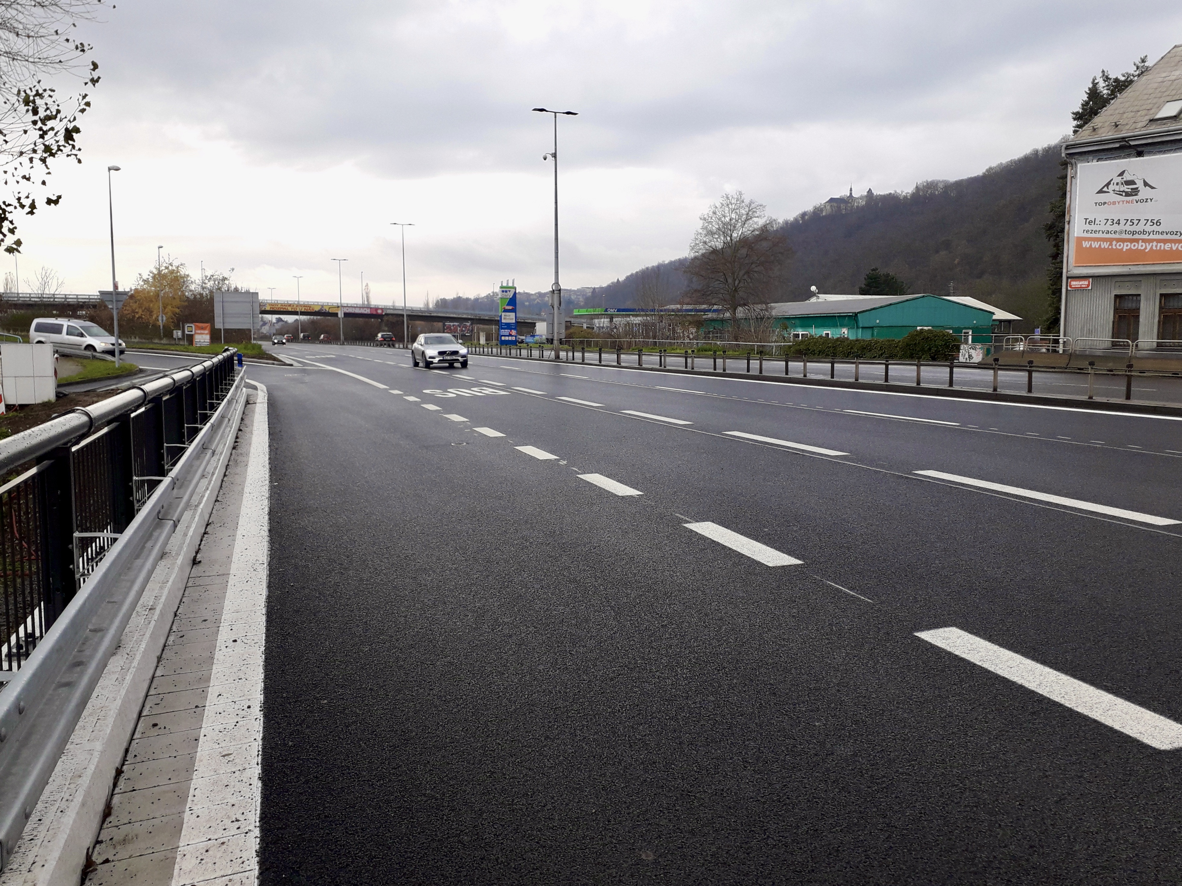 Praha 5 – rozšíření ul. Strakonická, výstavba vyhrazeného pruhu - Vej- og brobyggeri