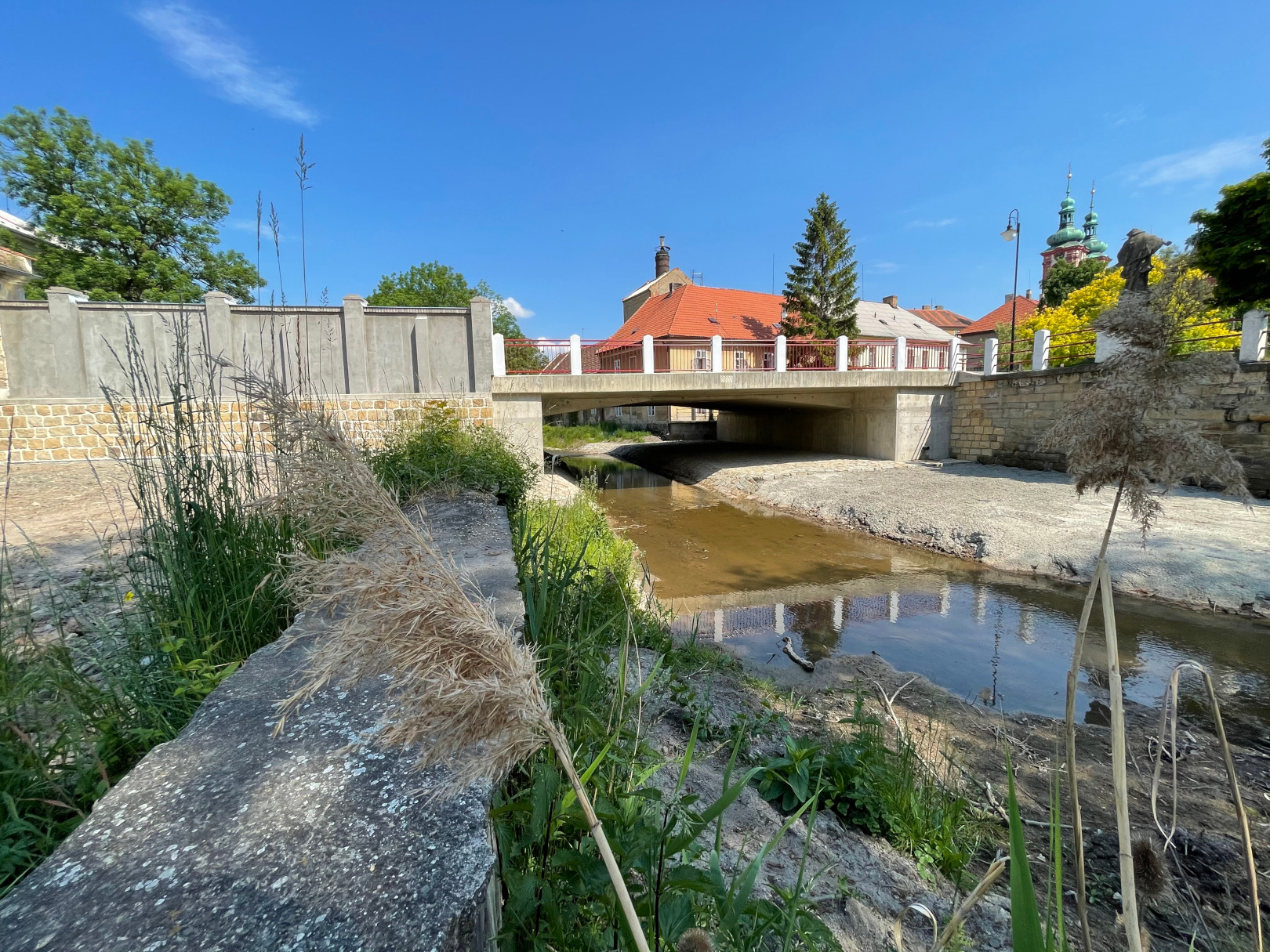 Silnice II/118, Zlonice – rekonstrukce mostu a opěrných zdí - Vej- og brobyggeri