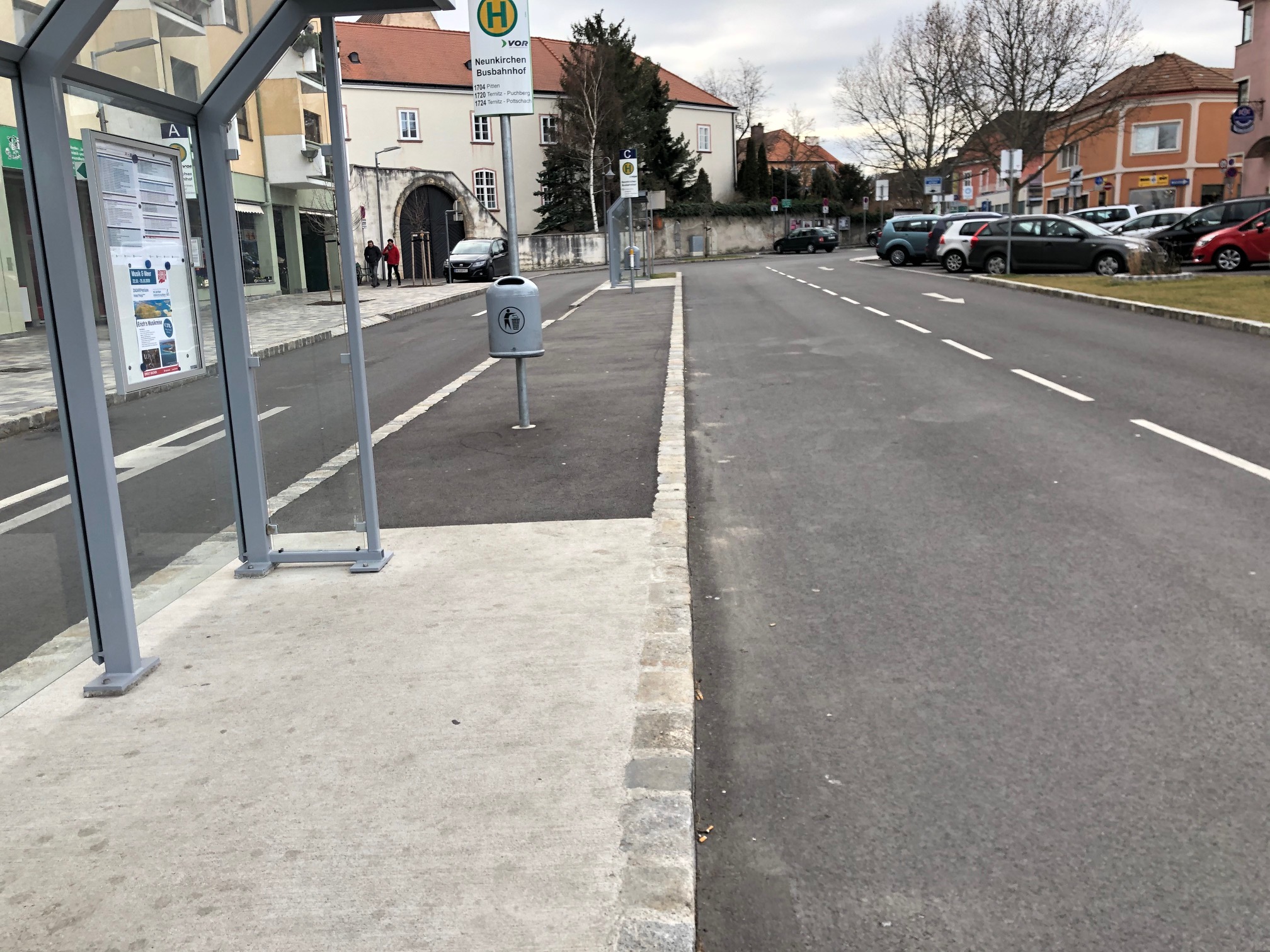 Minoritenplatz Neunkirchen, Außenanlage - Byggevirksomhed