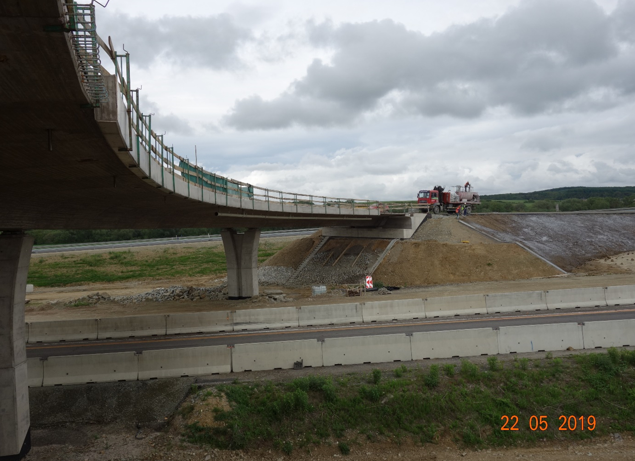 205-00 most v km 0,350 vetvy "C" križovatky Budimír nad diaľnicou D1 Budimír - Bidovce (93,6 m) - Vej- og brobyggeri