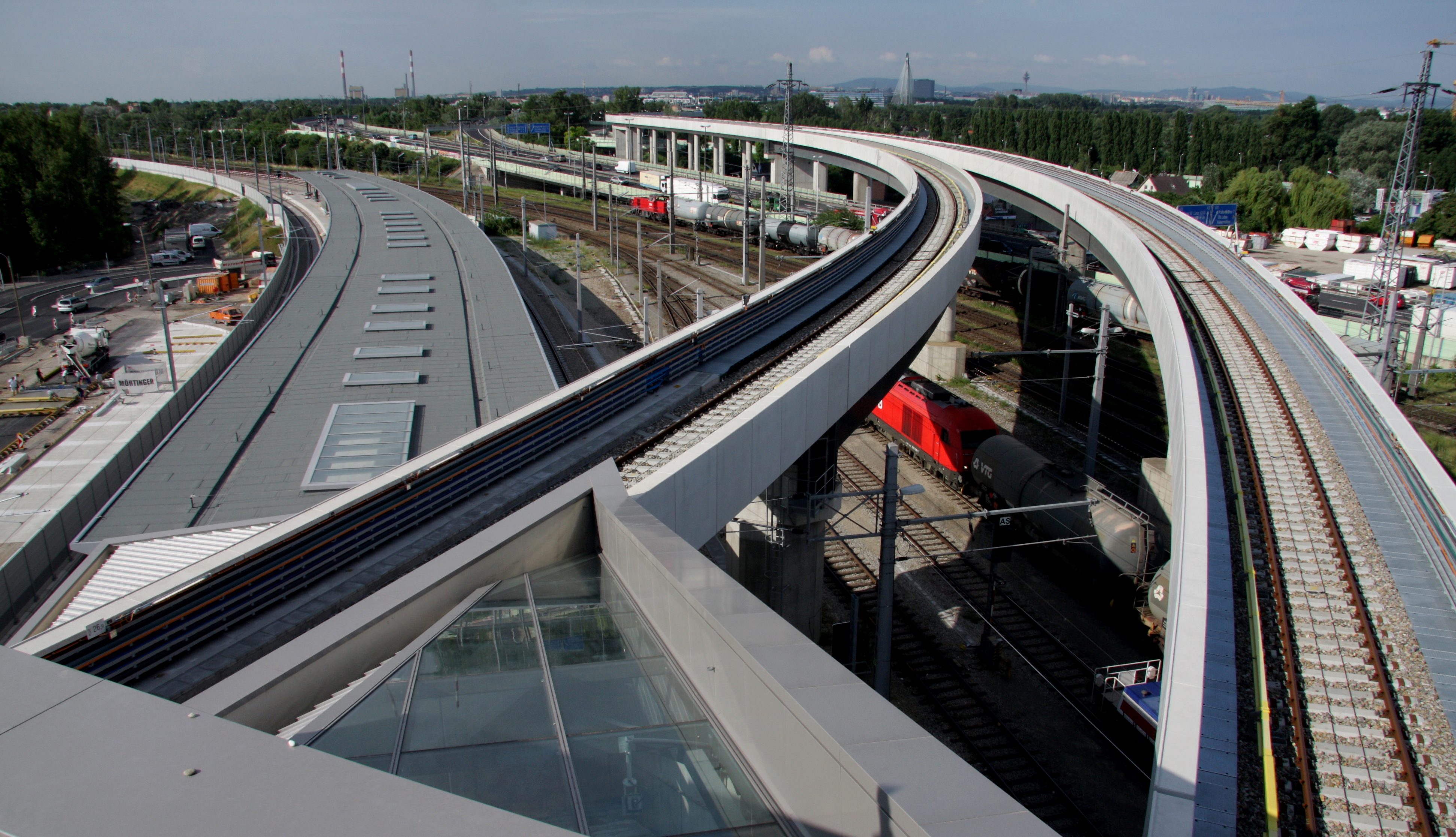 Wiener U-Bahnlinie 2, Baulos 8 - Stadlau - Vej- og brobyggeri