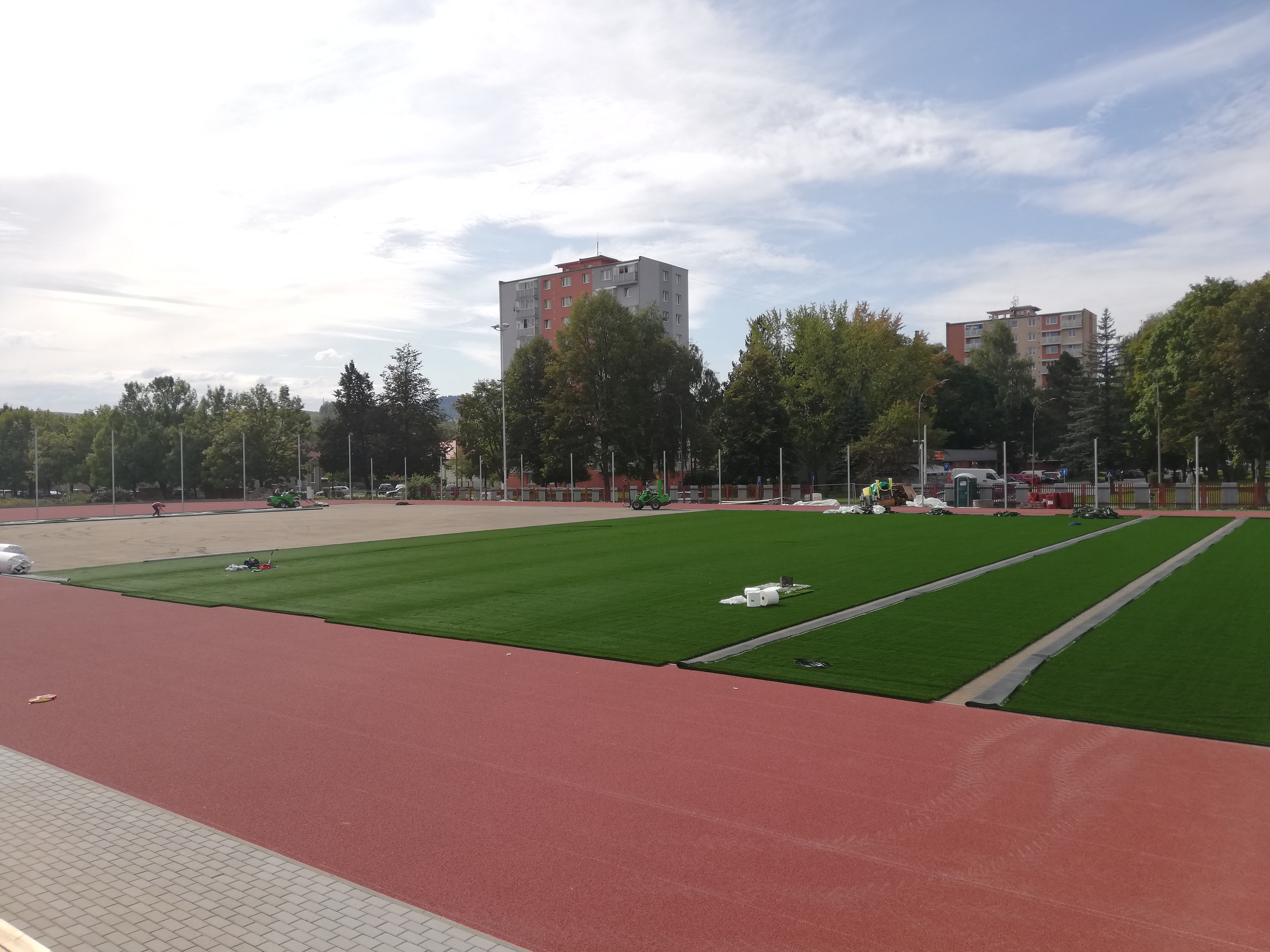 Športový areál s atletickou dráhou ul. Pionierska - Byggearbejde