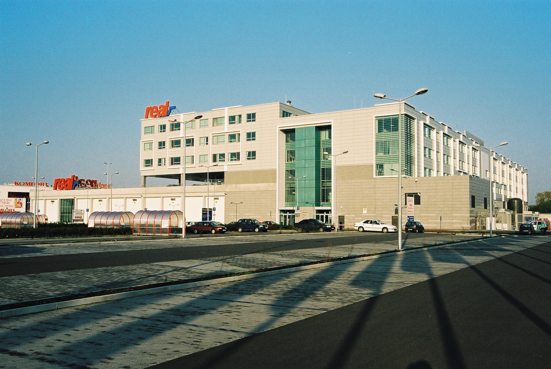 Hipermarket Real i Biurowiec Metro AG w Warszawie - Byggearbejde
