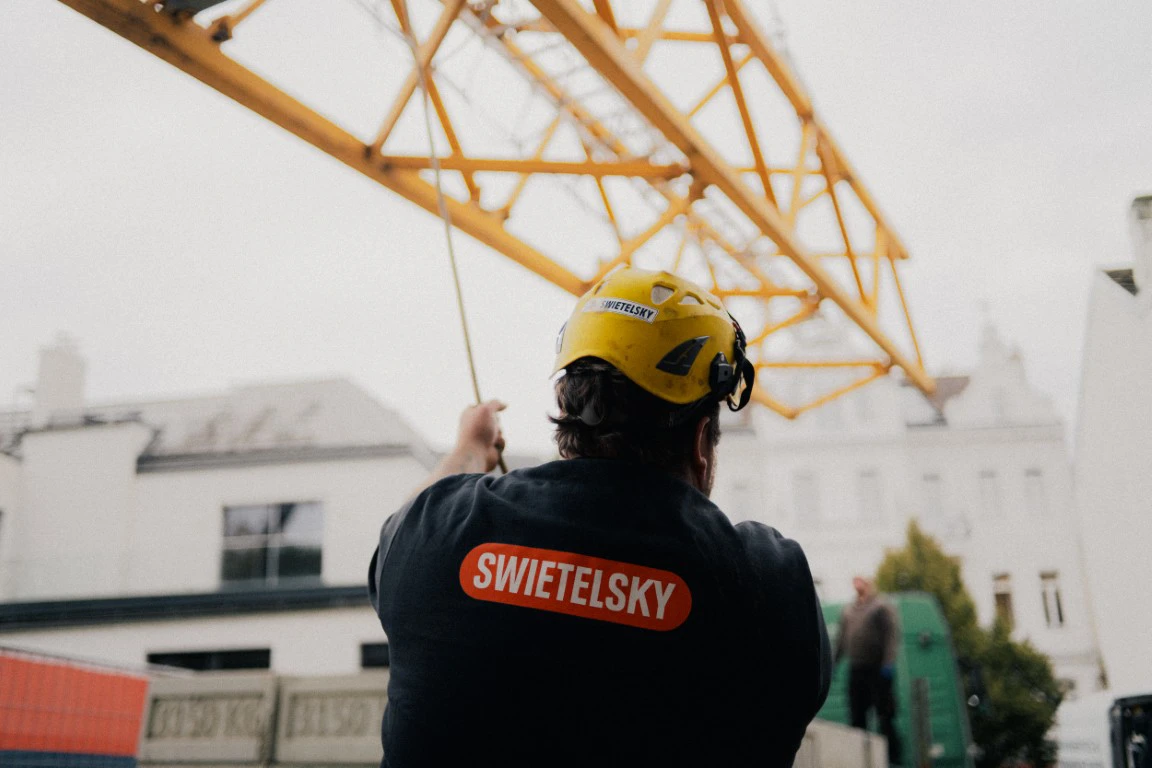 20251009 Armbrustergasse Kranaufbau ©Swietelsky AG 20 (Mittel)